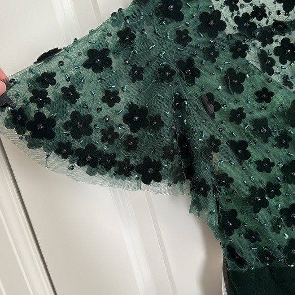 Mac Duggal | Embellished Butterfly Sleeve Velvet Hem Midi Dress | Emerald Green - Picture 12 of 15